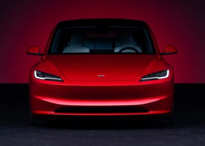 Nieuw aërodynamisch design van de gefacelifte Tesla Model 3