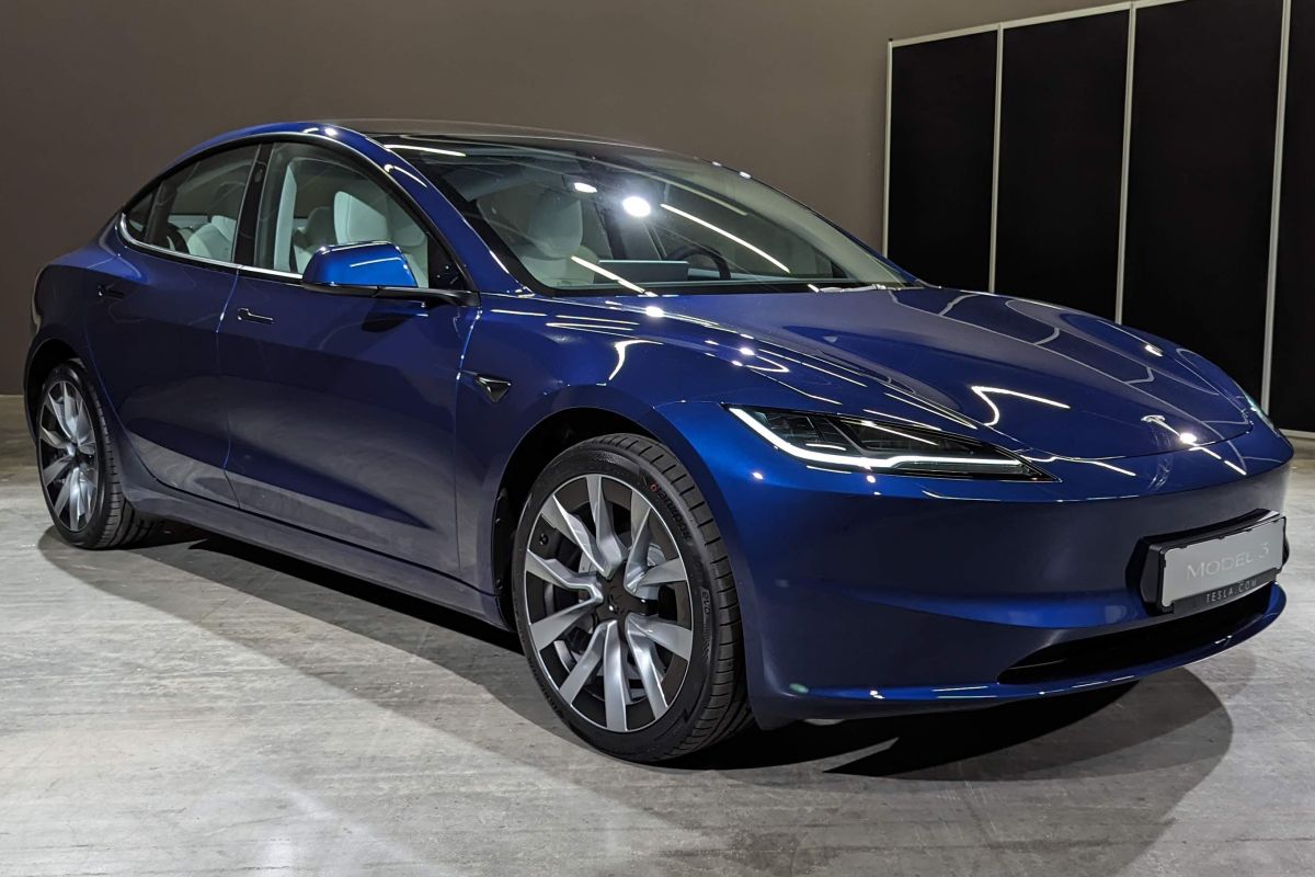 Tesla Model 3 Facelift Blauw